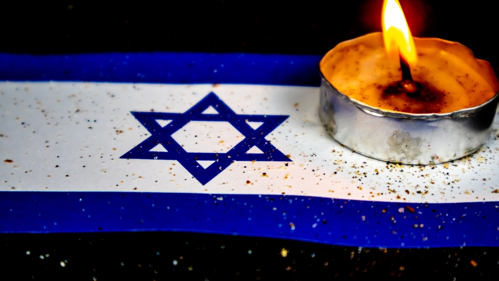 Israeli,Flag,And,Burning,Candles,Above,It,,Holocaust,Memory,Day